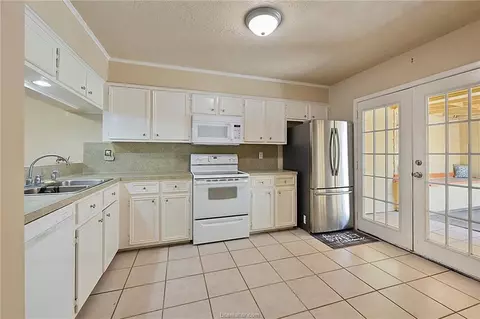 932 Navidad St, Bryan, TX 77801 photo 5
