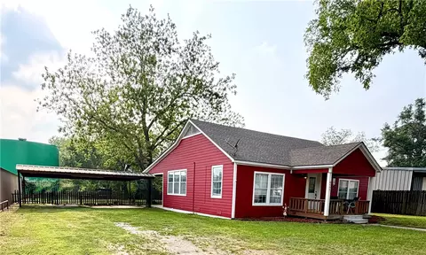 421 S Commerce St, Centerville, TX 75833