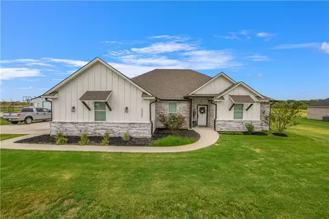 3332 Hunters Crossing Trl, Bryan, TX 77808