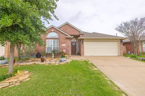 2633 Trophy Dr, Bryan, TX 77802