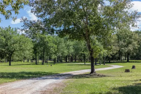 9832 Hawaii Ln, Midway, TX 75852