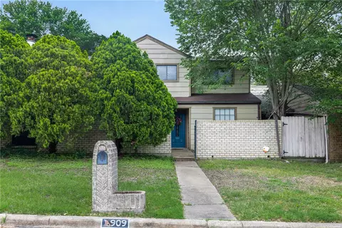 909 Westview St, Bryan, TX 77802
