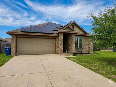 802 Mockingbird St, Navasota, TX 77868