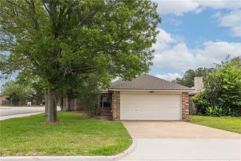 826 Azalea Ct, College Station, TX 77840
