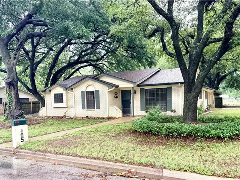 405 Rose Marie Blvd, Hearne, TX 77859
