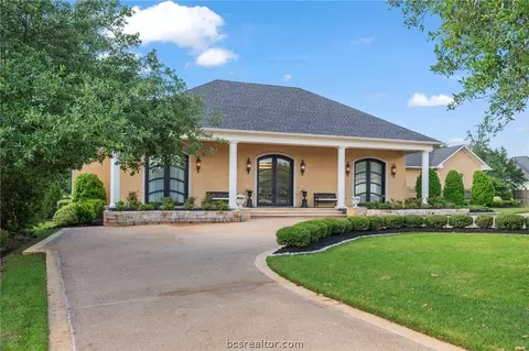 4211 Serrano Ct, Bryan, TX 77802