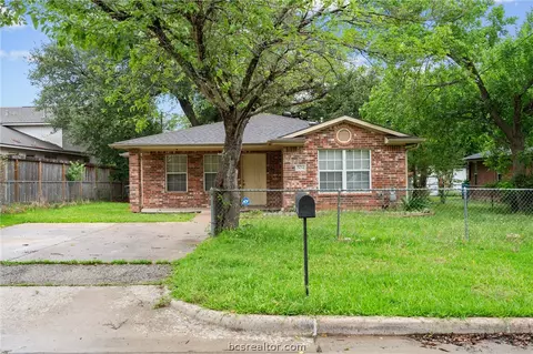 504 Thompson St, College Station, TX 77840