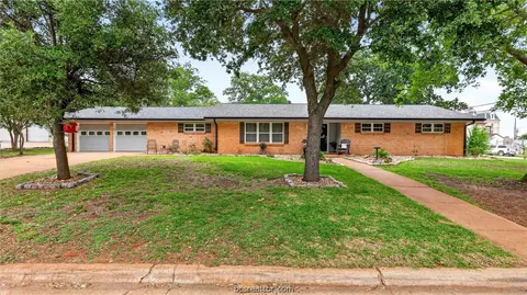 405 N Main St, Franklin, TX 77856