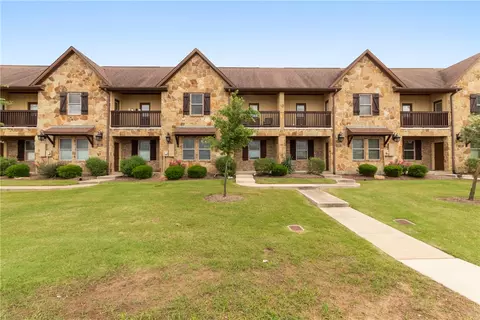 105 Deacon Dr W, College Station, TX 77845