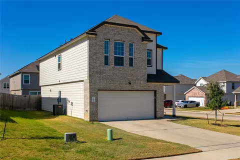 966 Harper Ln, Bryan, TX 77803