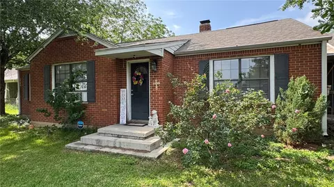 503 W Decherd St, Franklin, TX 77856
