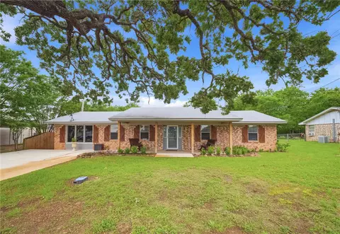 415 W Decherd St, Franklin, TX 77856