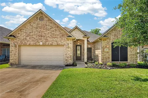 1909 Debbie Dr, Bryan, TX 77802