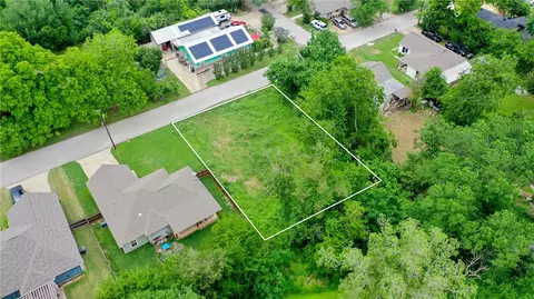 405 S Hutchins St, Bryan, TX 77803