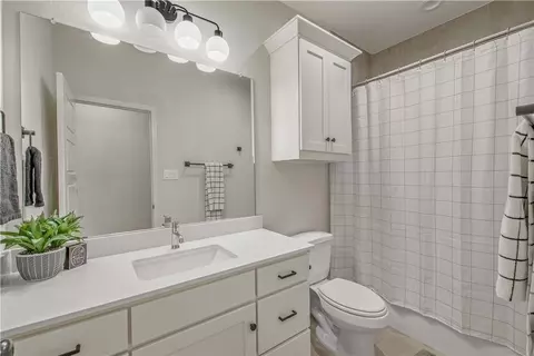 Bath - 4309 Batona Ct, Bryan, TX 77802 photo 4 of 4