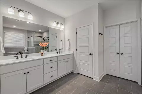 Bath - 4309 Batona Ct, Bryan, TX 77802 photo 2 of 4
