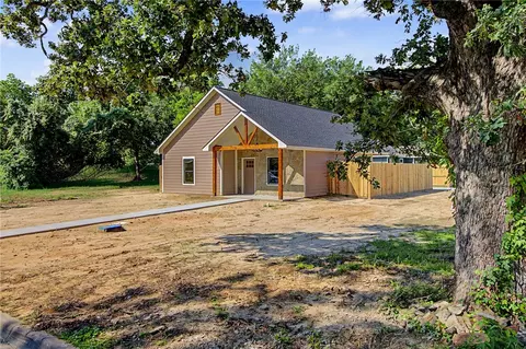 509 Milam St, Hearne, TX 77859