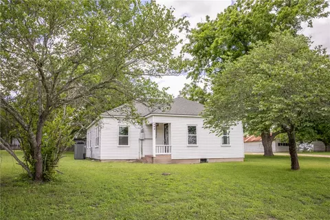 400 N Brazos St, Burton, TX 77835