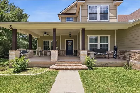 9669 Woodview Dr, College Station, TX 77845