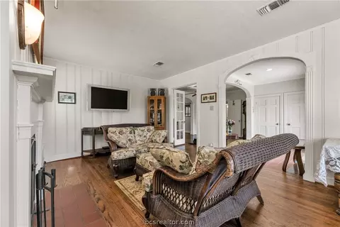 404 Hensel Ave, Bryan, TX 77801 photo 6
