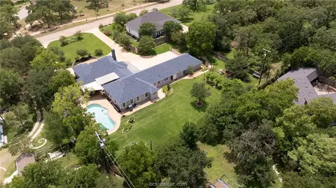 404 Hensel Ave, Bryan, TX 77801 photo 4
