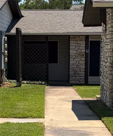 2100 Windsor Drive 32, Bryan, TX 77802