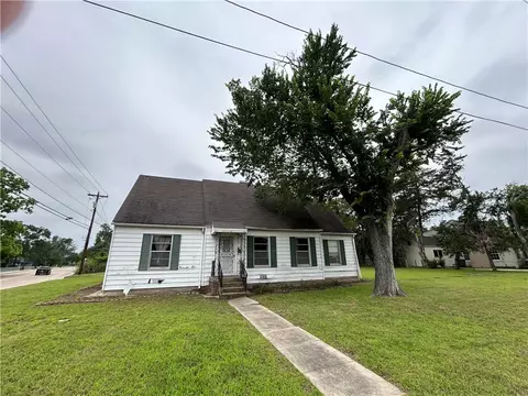 Exterior - 1217 E 27th St, Bryan, TX 77803 photo 2 of 4