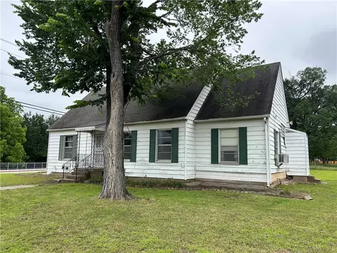 1217 E 27th St, Bryan, TX 77803