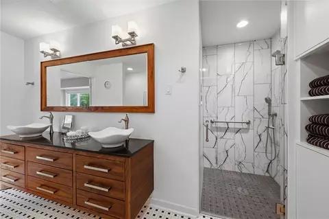 Bath - 303 Brookside Dr E, Bryan, TX 77801 photo 2 of 3