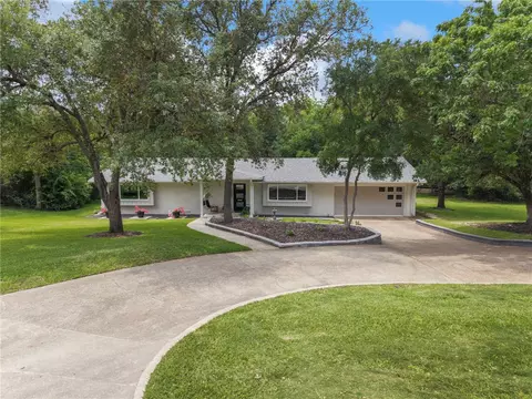 303 Brookside Dr E, Bryan, TX 77801