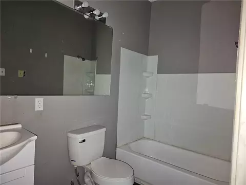 Bath - 801 Ash St, Bryan, TX 77803 photo 1 of 3