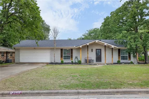 2802 Woodmeadow Dr, Bryan, TX 77802
