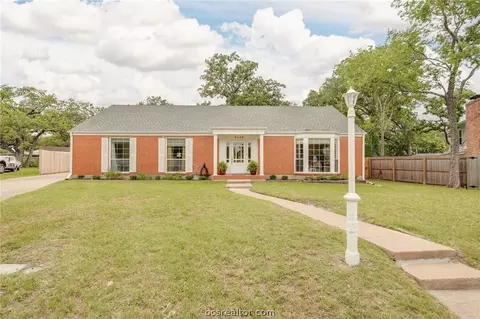 2402 Morris Ln, Bryan, TX 77802