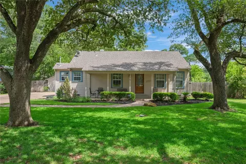 715 Inwood Dr, Bryan, TX 77802
