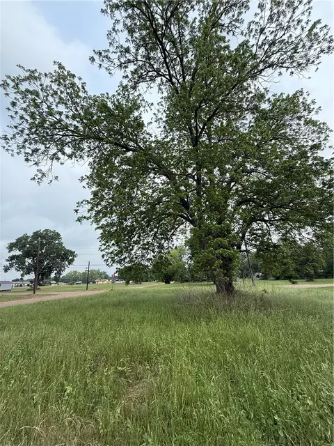 809 W 5th St, Hearne, TX 77859