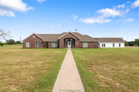 6100 Whitetail Ln, Bryan, TX 77808