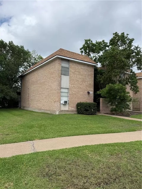 3828 Plainsman Ln, Bryan, TX 77802