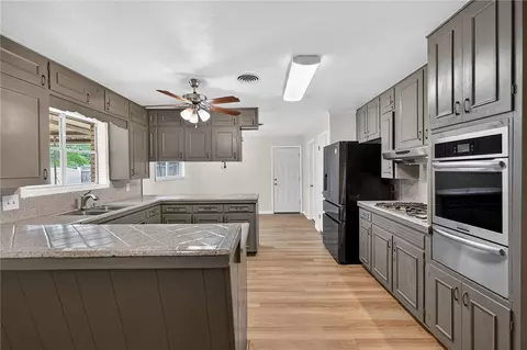 3501 Cavitt Ave, Bryan, TX 77801 photo 9