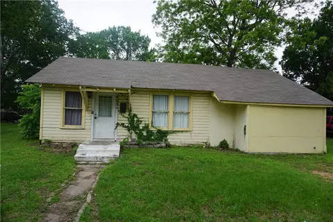 403 S Easterwood St, Hearne, TX 77859