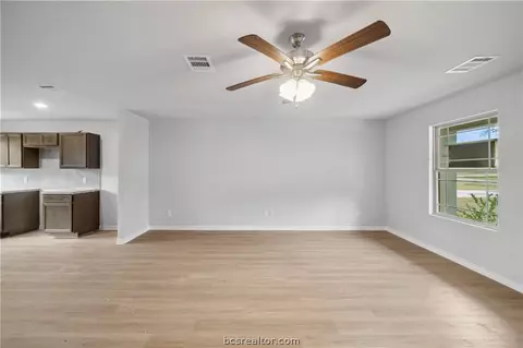 Living - 515 16th St, Hempstead, TX 77445 photo 6 of 6