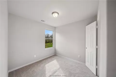 Bedroom - 515 16th St, Hempstead, TX 77445 photo 4 of 5