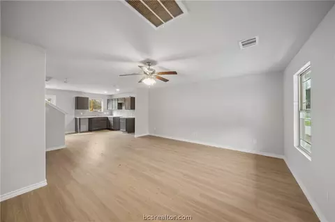 Living - 515 16th St, Hempstead, TX 77445 photo 5 of 6