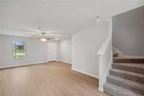 Living - 515 16th St, Hempstead, TX 77445 photo 3 of 6