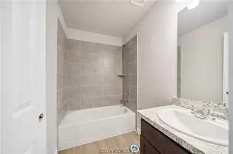 Bath - 515 16th St, Hempstead, TX 77445 photo 1 of 2