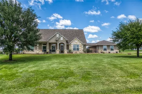 586 Ruby Dr, Bellville, TX 77418