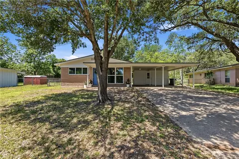 1916 Vinewood Dr, Bryan, TX 77802
