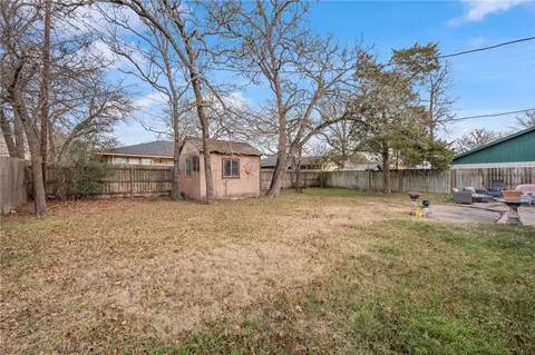 Exterior - 3302 Oregon Trl, Bryan, TX 77803 photo 3 of 4