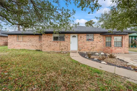 3302 Oregon Trl, Bryan, TX 77803