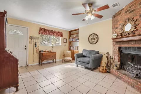 Living - 3302 Oregon Trl, Bryan, TX 77803 photo 1 of 2