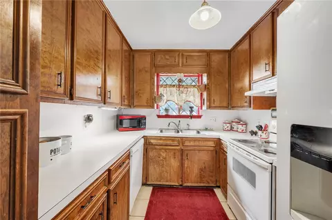 Kitchen - 3302 Oregon Trl, Bryan, TX 77803 photo 2 of 2